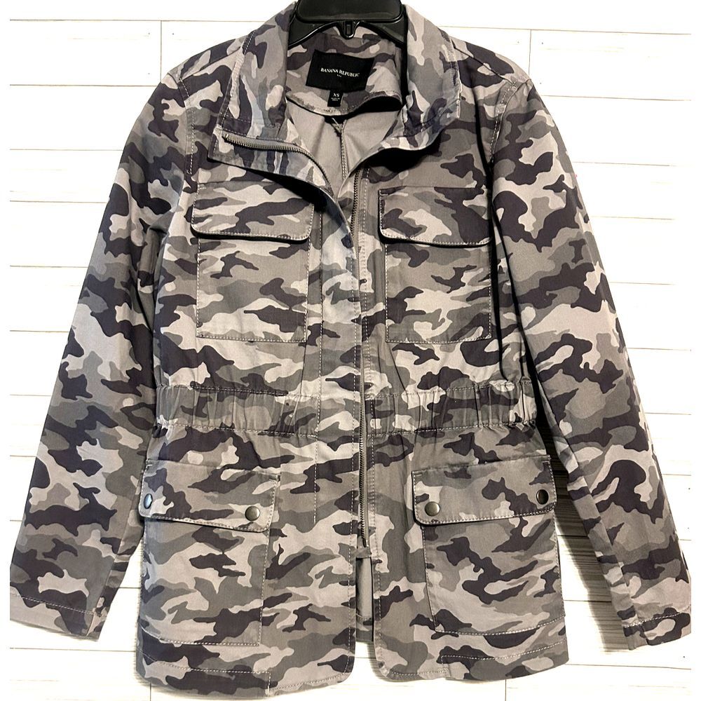 Womens Banana Republic full zip up gray/black camo jacket XS